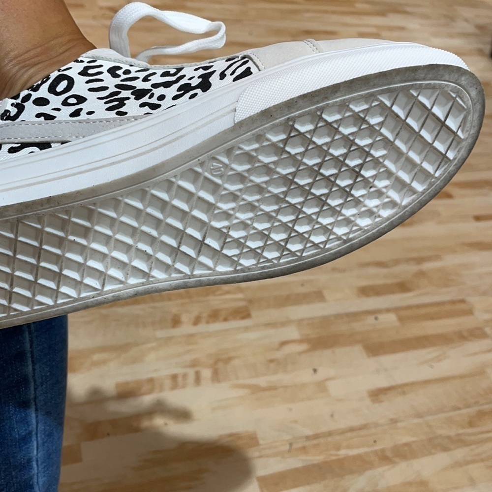 🐆CUTE Leopard Sneakers - Picture 5 of 7